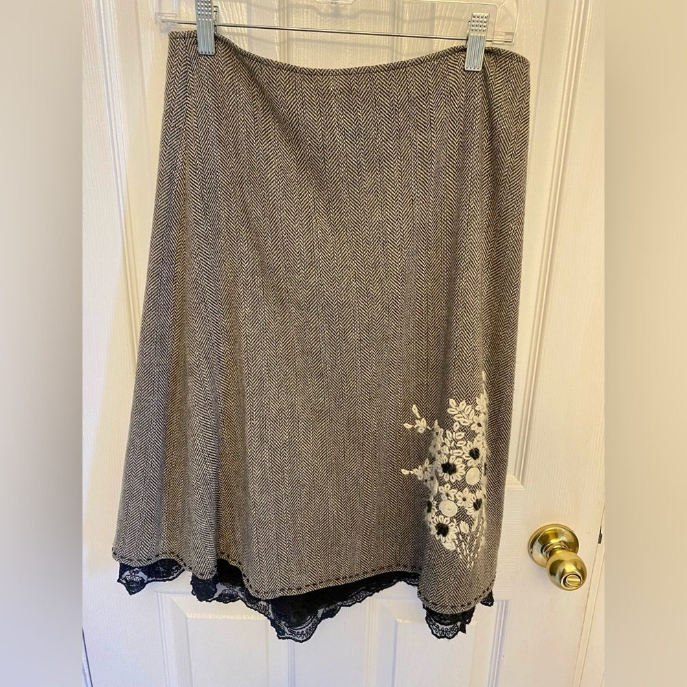 Chic Gray Embroidered Midi Skirt